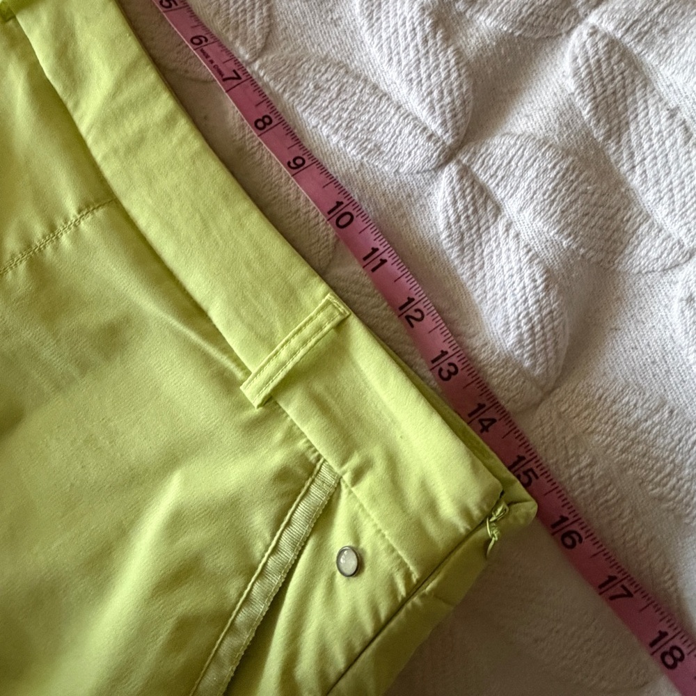 Excellent condition size 4 Puma Neon Yellow Skort. Side zip. Pockets. Chartreuse - Picture 10 of 11